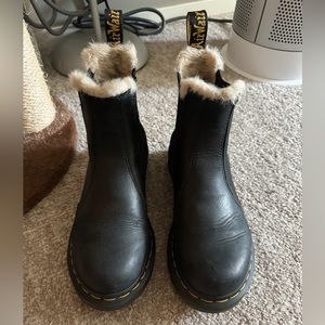 Dr. Martens 2976 WOMEN'S FAUX FUR LINED LEONORE CHELSEA BOOTS